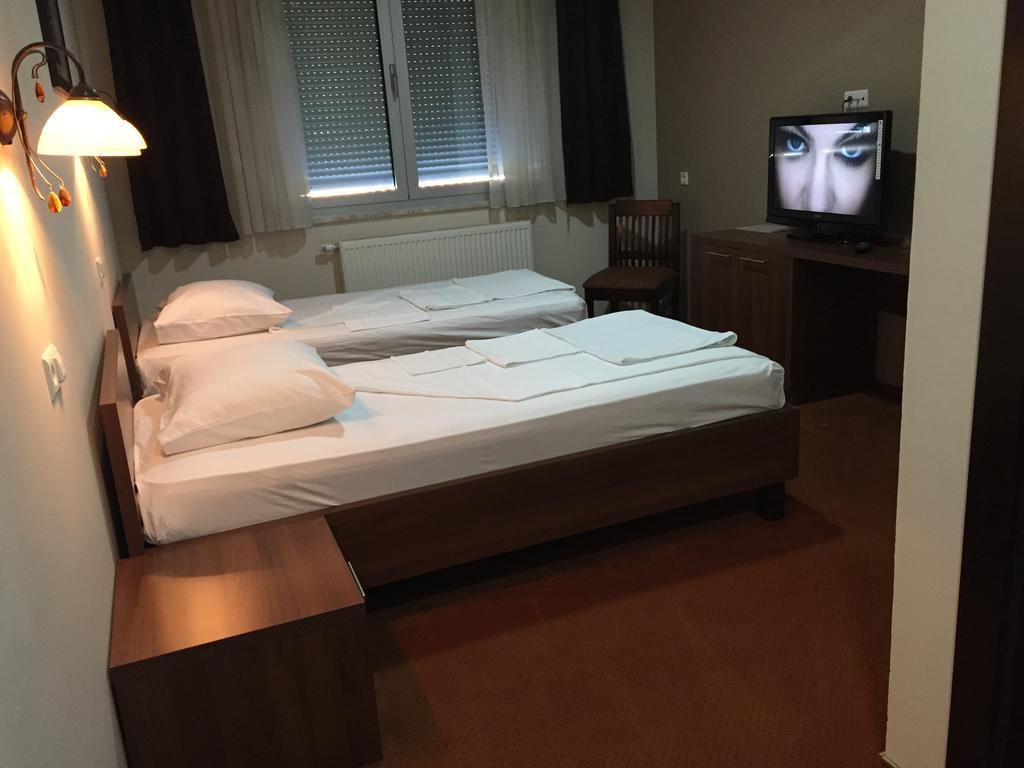 Hotel Oaza Konjic Phòng bức ảnh