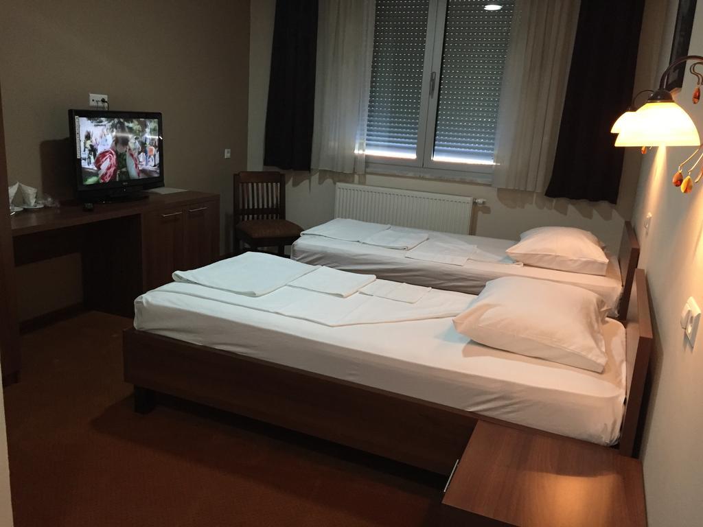 Hotel Oaza Konjic Phòng bức ảnh